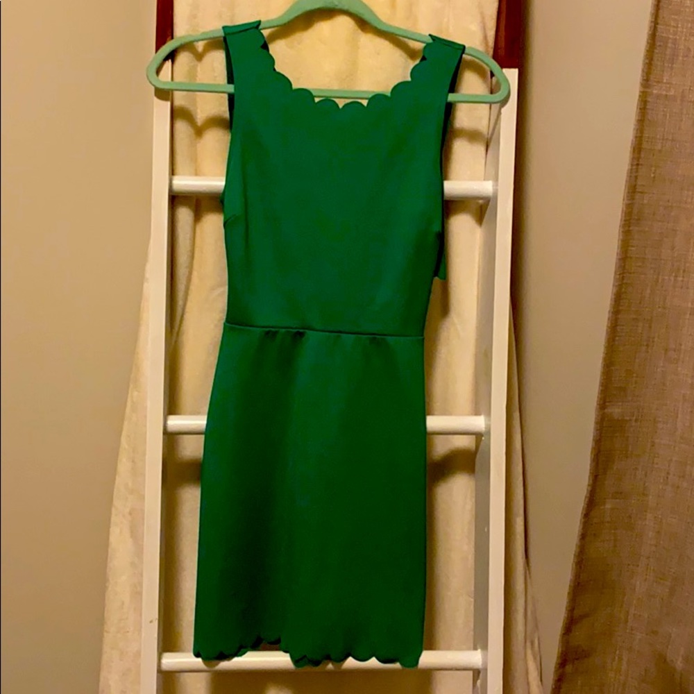 Green scalloped detail dress